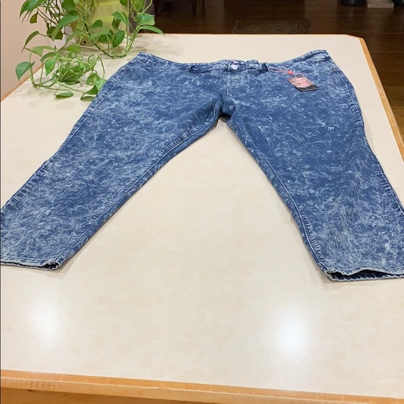 LAURIE FELT Jeans - Picture 2 of 6